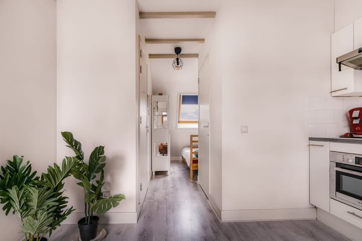 Photo 12 of Jan Bernardusstraat 18-4L