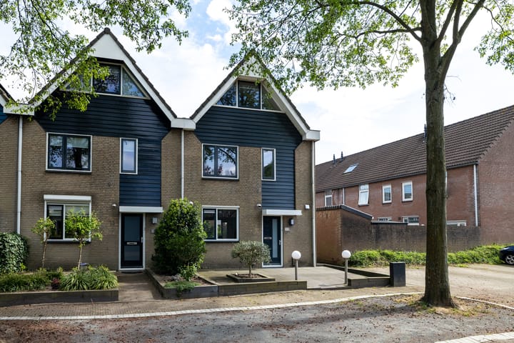 Foto 33 van Den Elst 15