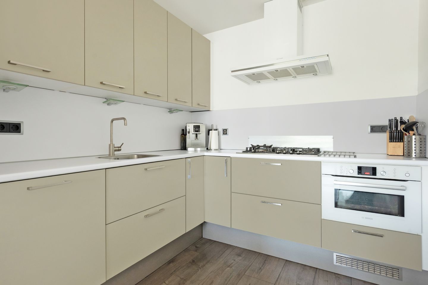 Foto 10 van Sara Burgerhartsingel 391