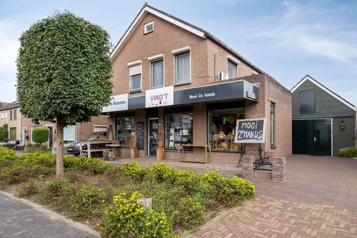 't Dorp 10, Heesch