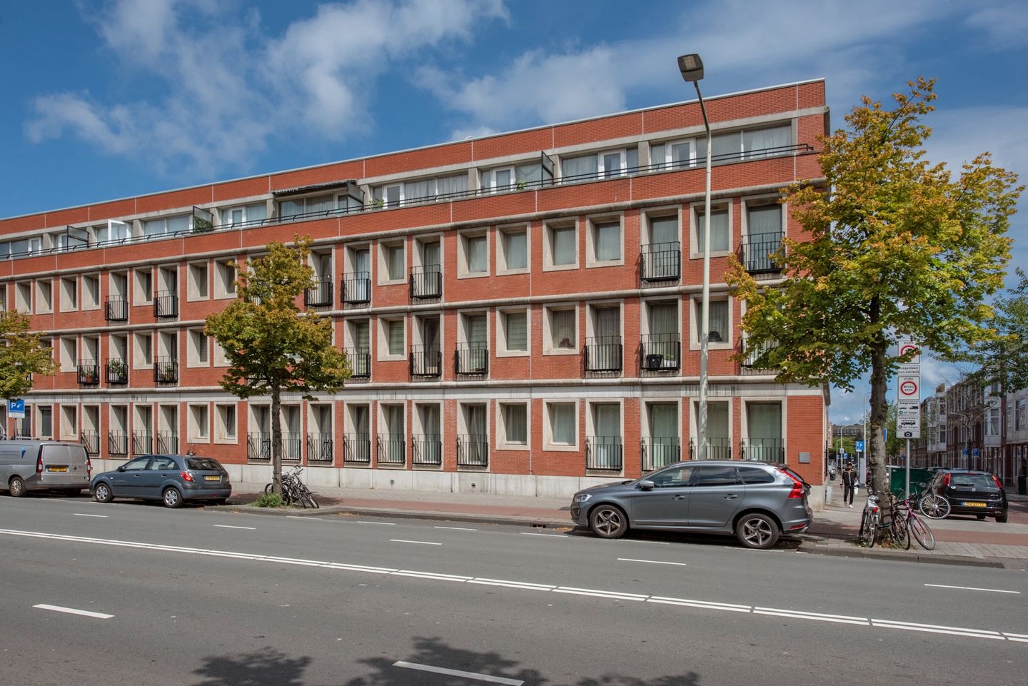 Foto 1 van Van der Helststraat 121