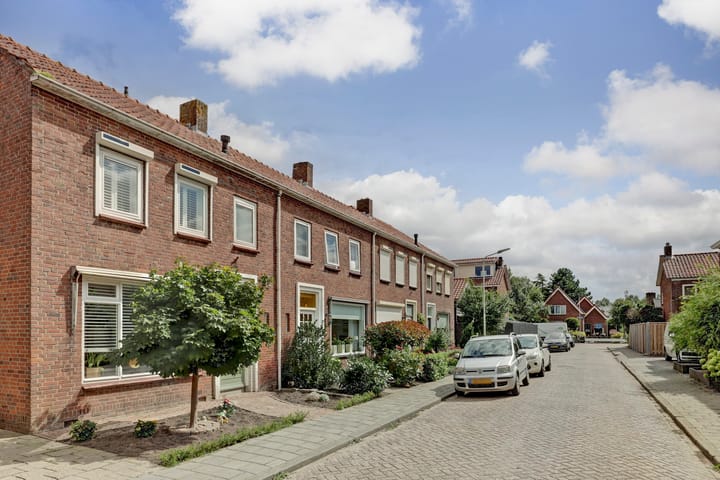 Photo 2 of Lijsterbesstraat 8