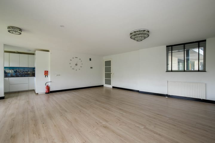 Photo 15 of Dakotaweg 217