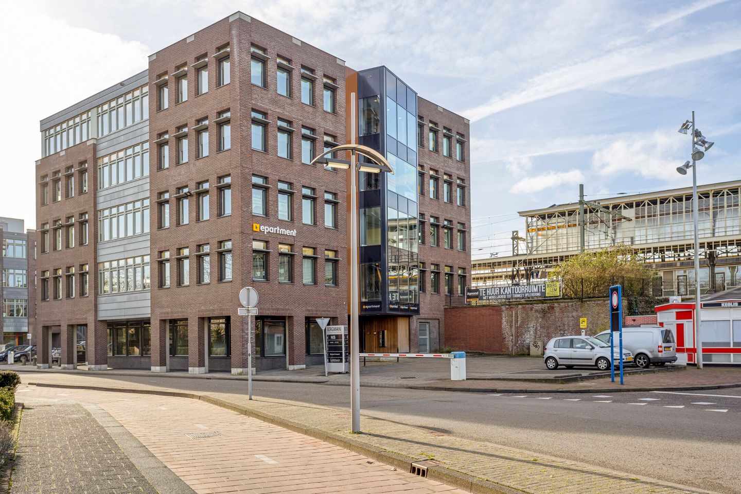 View photo 2 of Prins Bernhardplantsoen 106