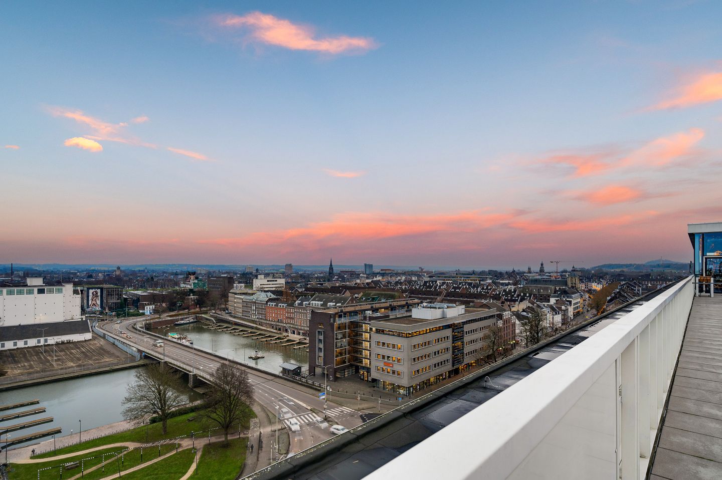 Photo 4 of Sphinxcour 6-H04