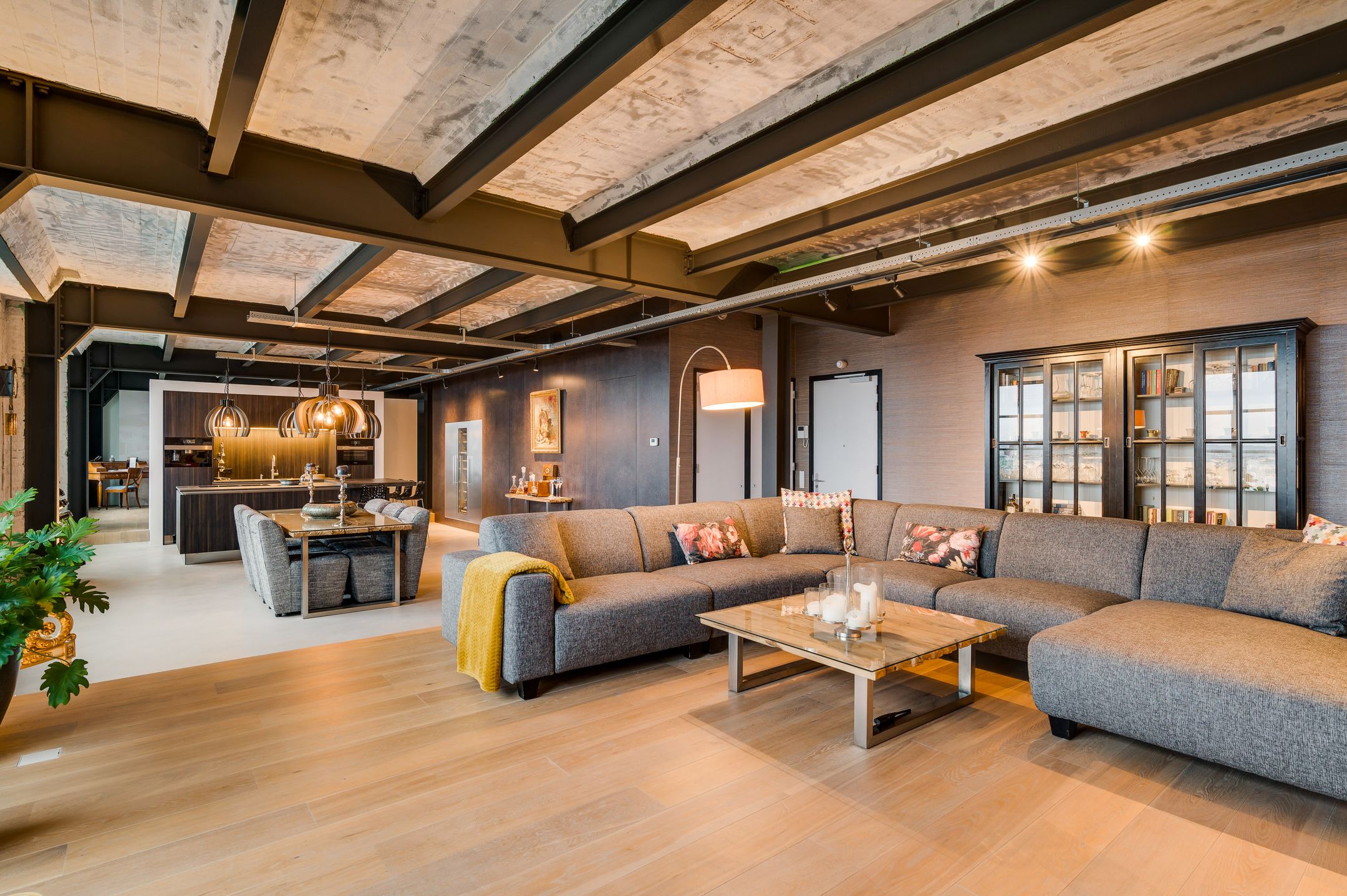 Photo 6 of Sphinxcour 6-H04