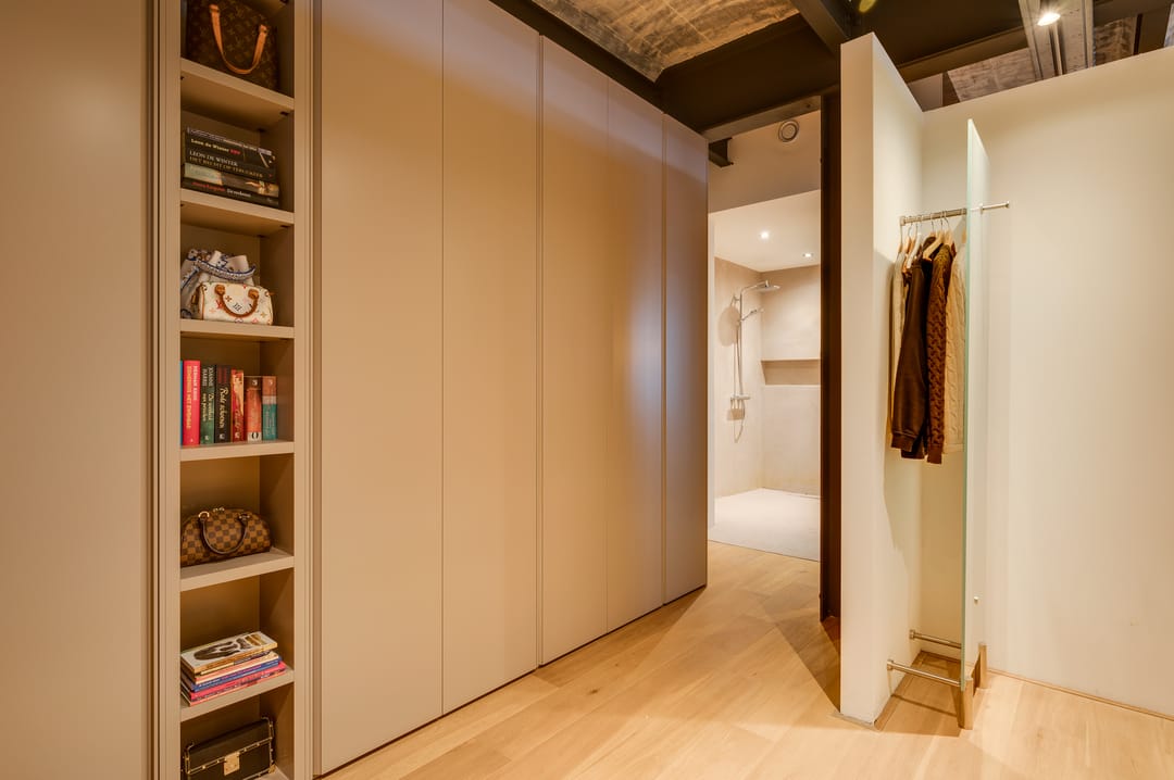 Photo 16 of Sphinxcour 6-H04