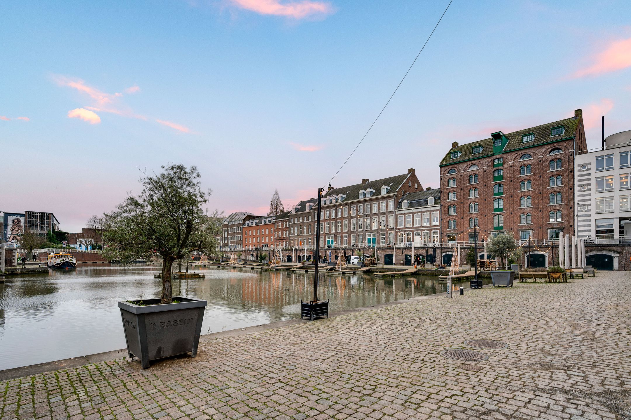 Photo 21 of Sphinxcour 6-H04