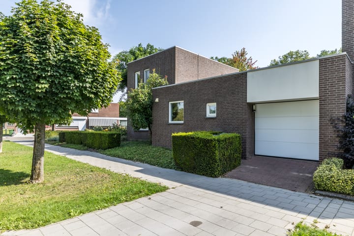 Foto 2 van Saroleaplantsoen 18