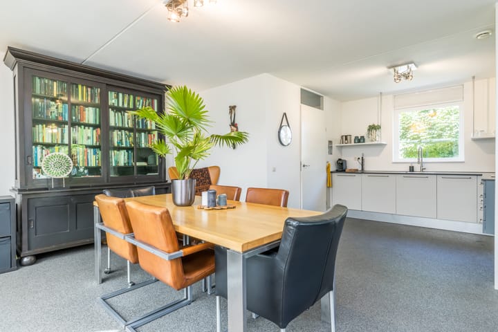 Foto 14 van Saroleaplantsoen 18