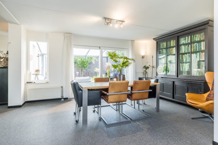 Foto 16 van Saroleaplantsoen 18