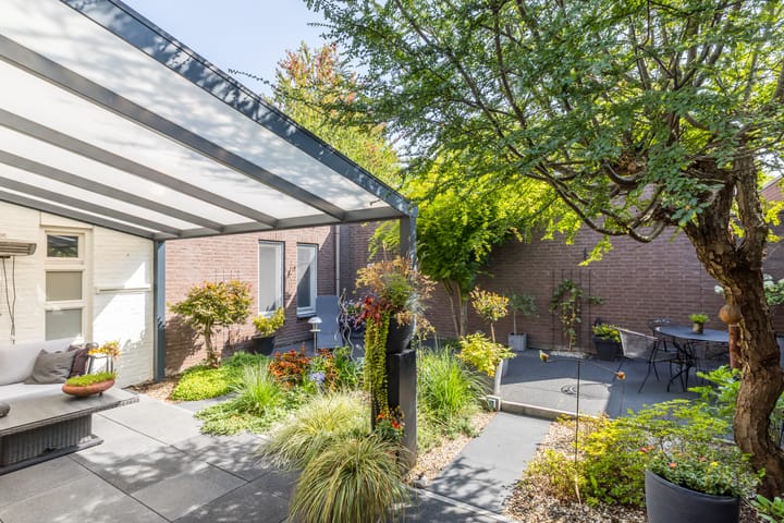 Foto 33 van Saroleaplantsoen 18