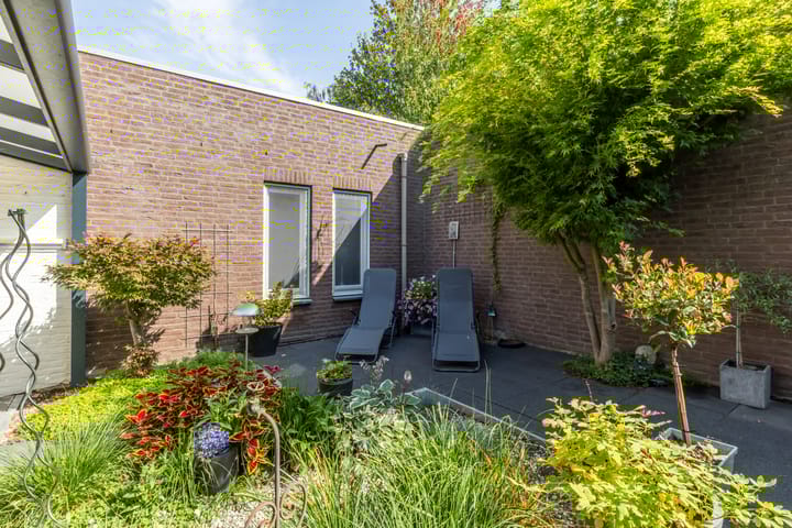 Foto 34 van Saroleaplantsoen 18