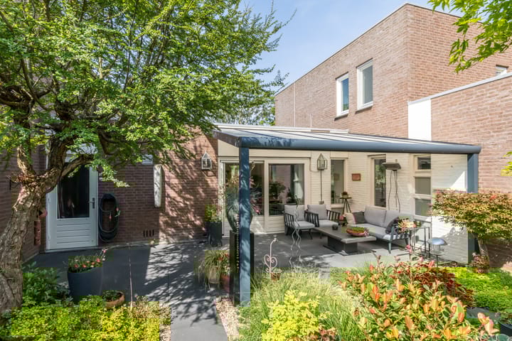 Foto 37 van Saroleaplantsoen 18