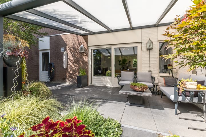 Foto 39 van Saroleaplantsoen 18