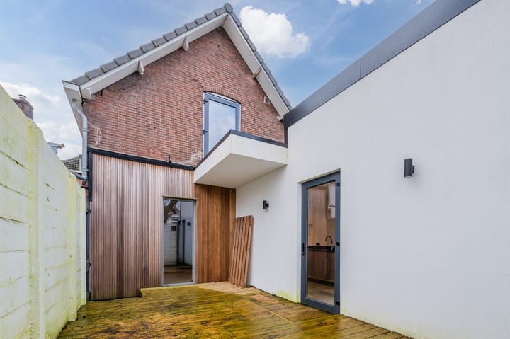 Photo 21 of Wilhelminastraat 8