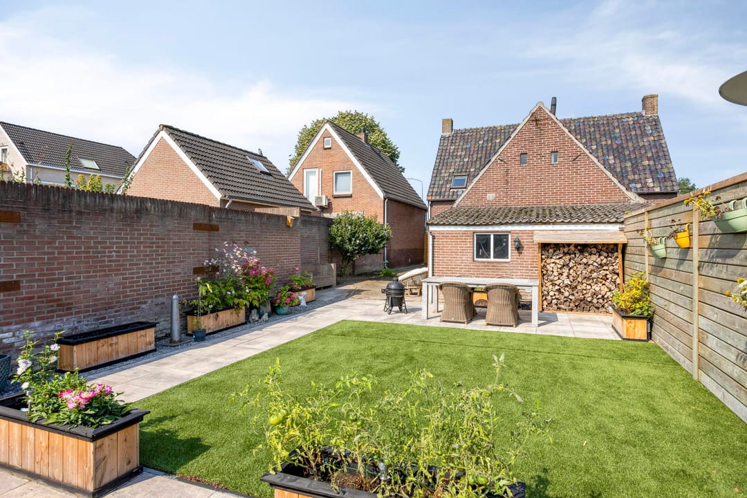 Photo 2 of Julianastraat 43