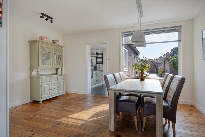 Photo 9 of Julianastraat 43