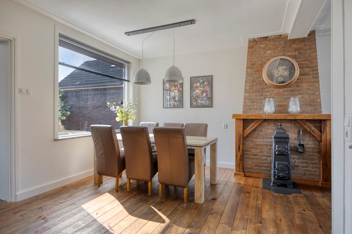 Photo 10 of Julianastraat 43