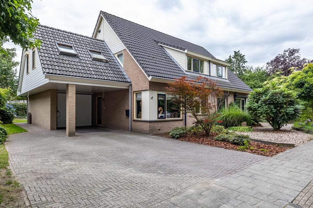 Photo 1 of Schoolstraat 33