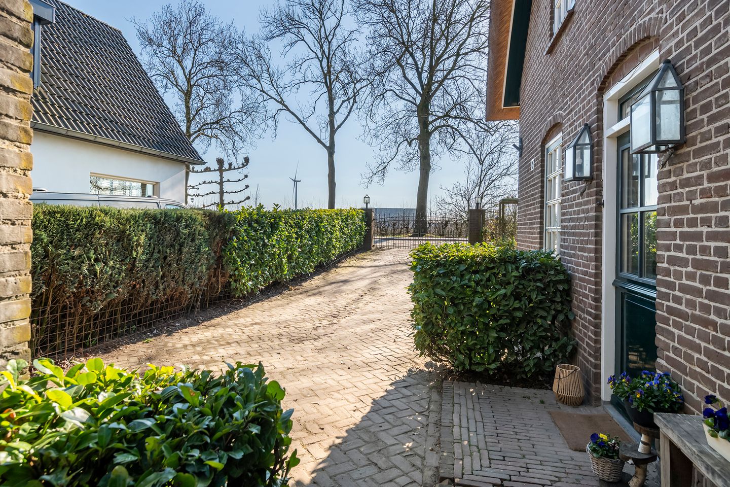 Foto 64 van Tielerweg 52