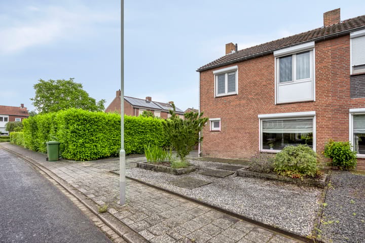 Photo 27 of Gouverneur Houbenstraat 26