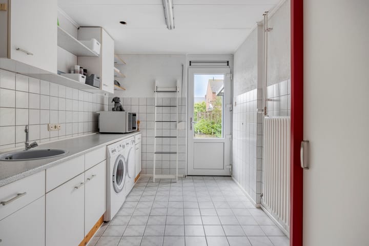 Photo 15 of Gouverneur Houbenstraat 26