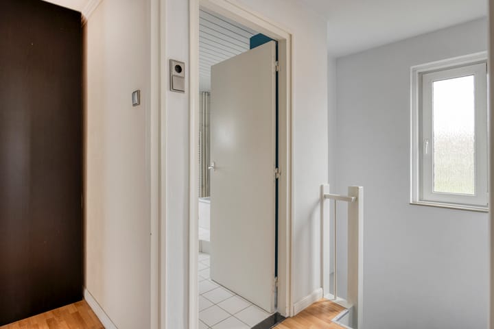 Photo 16 of Gouverneur Houbenstraat 26