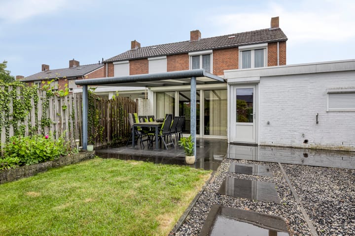 Photo 3 of Gouverneur Houbenstraat 26