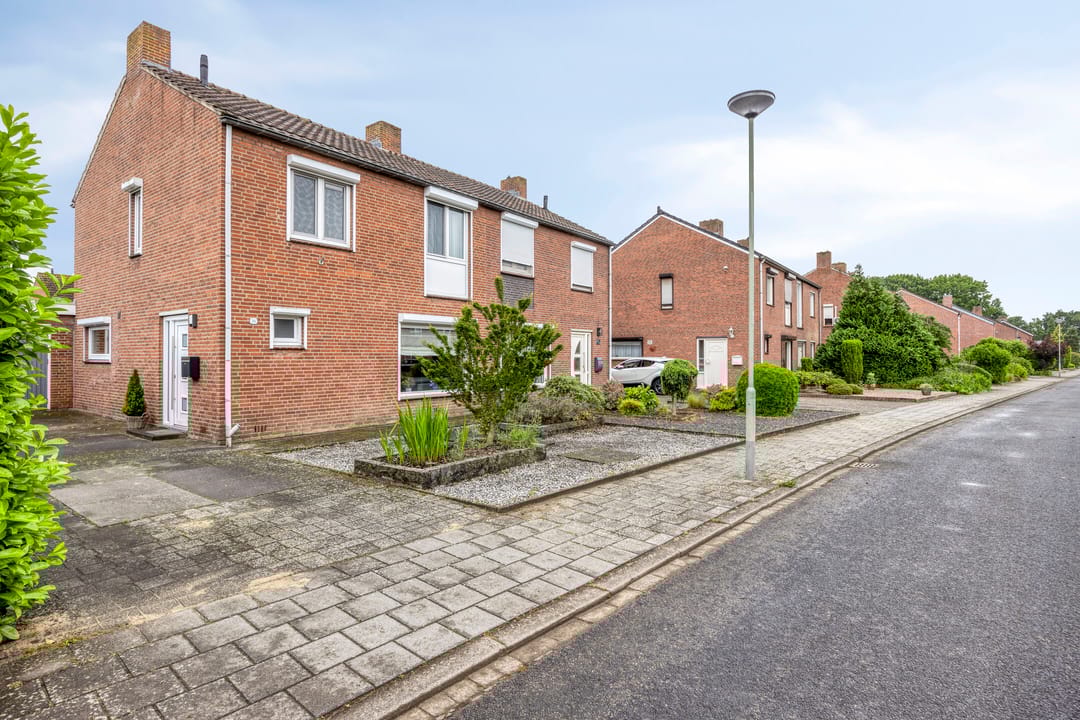 Foto 1 van Gouverneur Houbenstraat 26