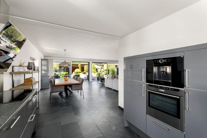 Foto 9 van Nienke van Hichtumweg 32