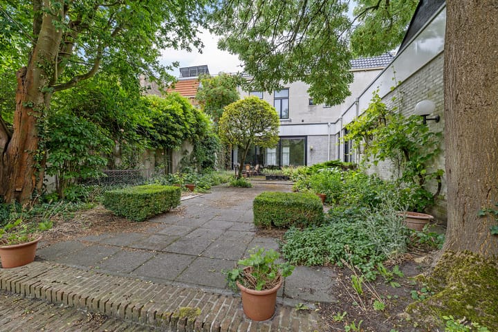 Photo 62 of Emmakade 5