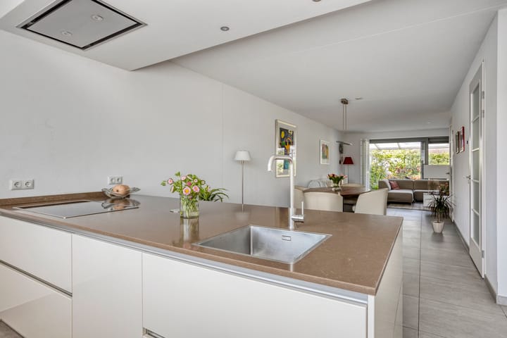 Photo 13 of Teunisbloem 6