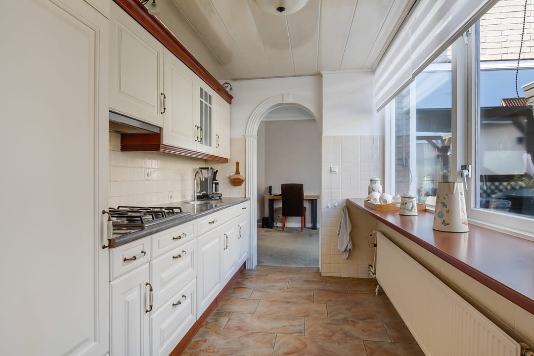 Photo 13 of Leliestraat 16