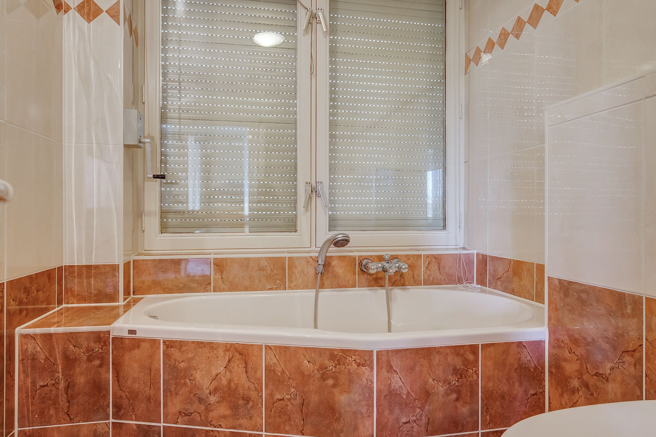 Photo 21 of Leliestraat 16