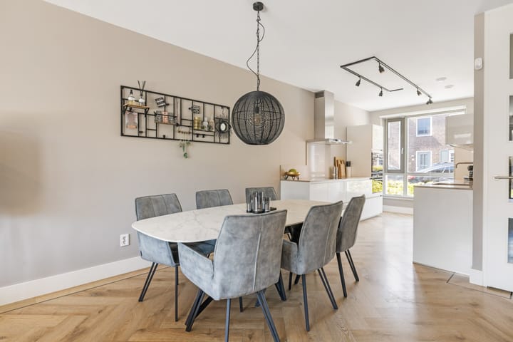 Photo 12 of Lekstraat 136