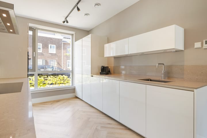 Photo 16 of Lekstraat 136