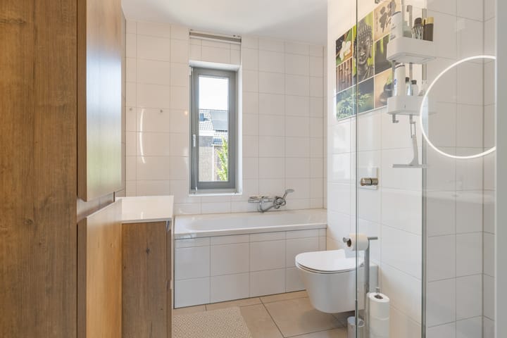 Photo 29 of Lekstraat 136