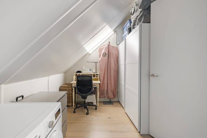 Photo 37 of Lekstraat 136