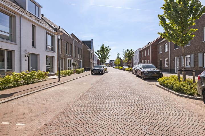 Photo 45 of Lekstraat 136