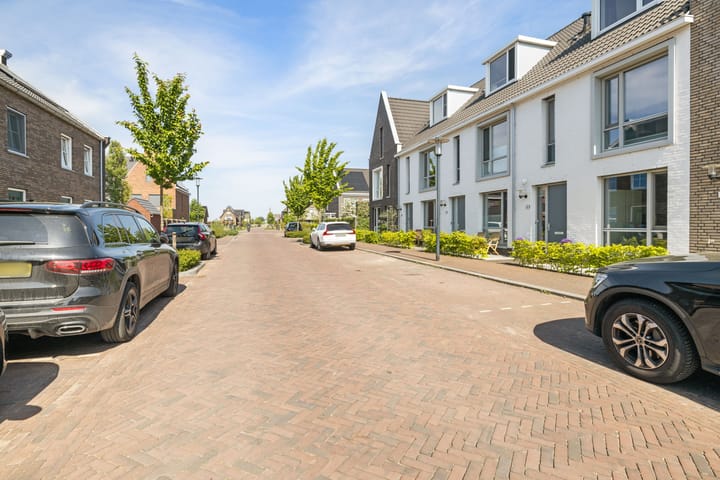 Photo 48 of Lekstraat 136