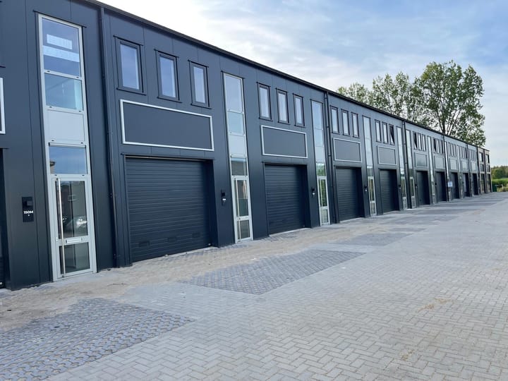 Raasdorperweg 150-M, Lijnden