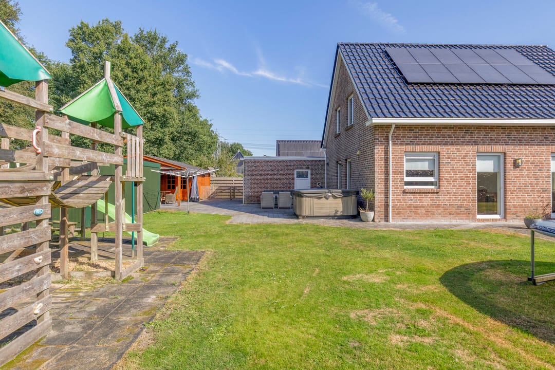 Photo 37 of Burgemeester Venemastraat 46-A