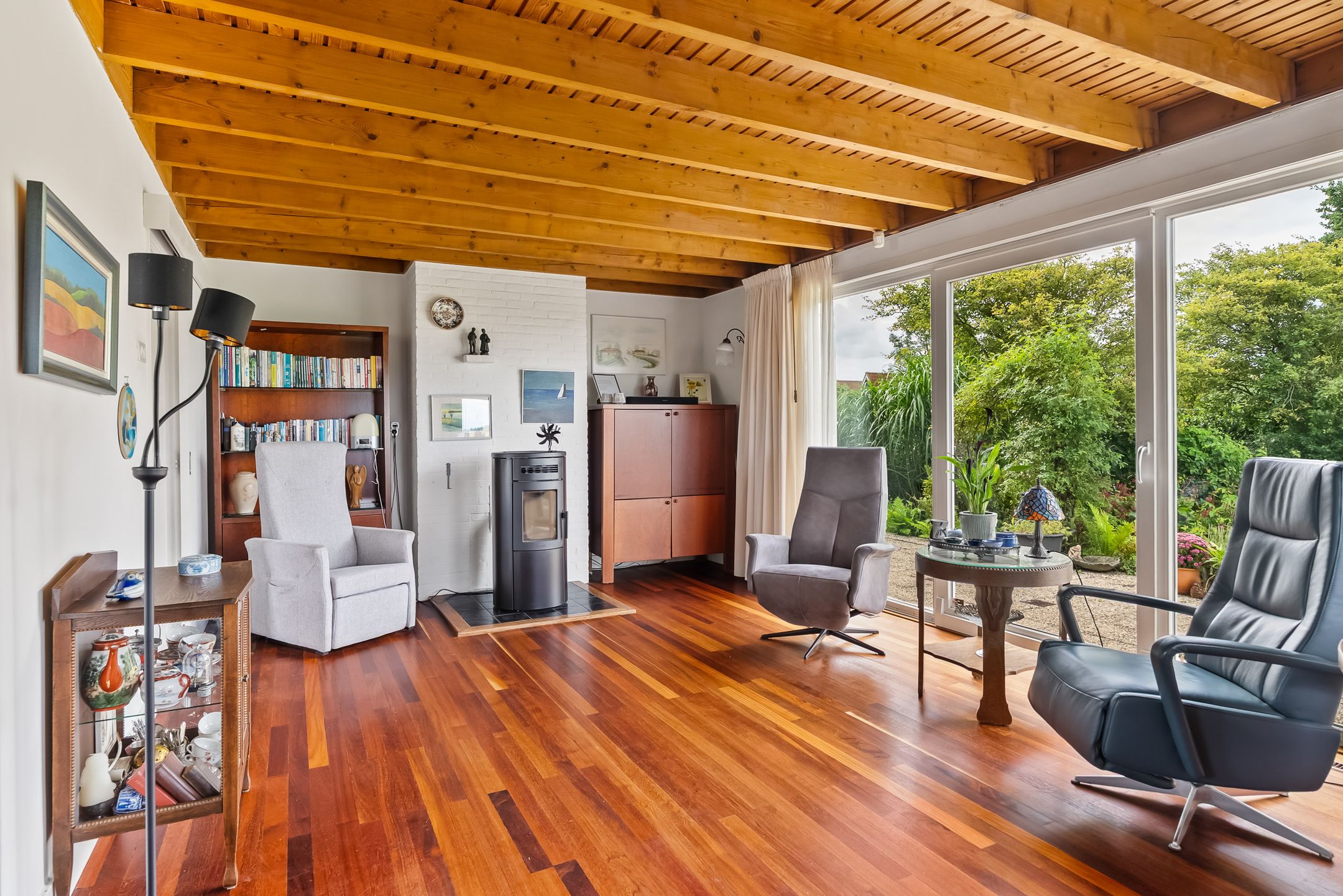 Foto 9 van It String 2