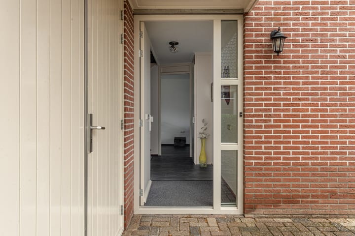 Photo 4 of Van Teijenslaan 1-A