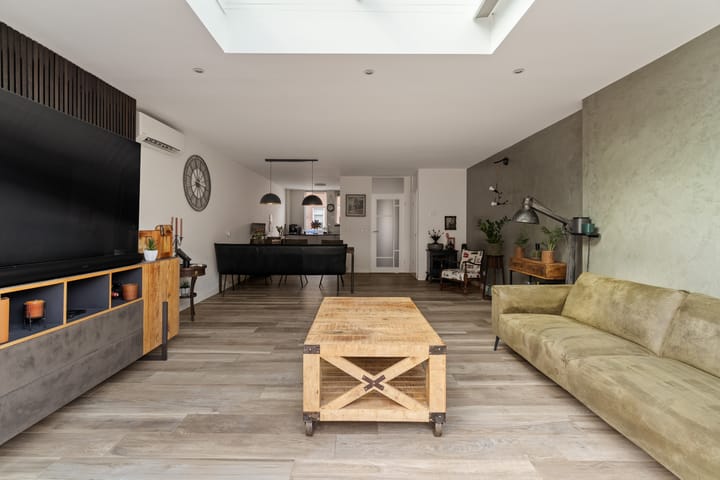 Photo 2 of Adriaan Roland Holststraat 52