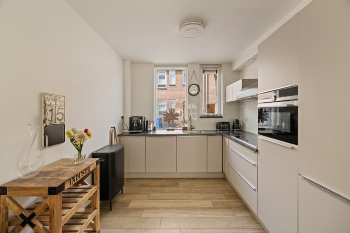 Photo 3 of Adriaan Roland Holststraat 52