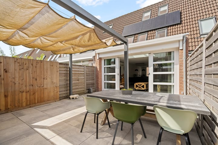 Photo 4 of Adriaan Roland Holststraat 52