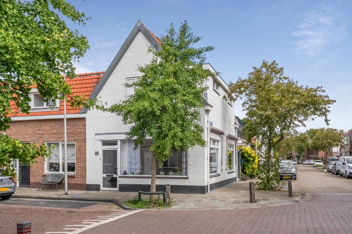 Photo 2 of Borneostraat 23