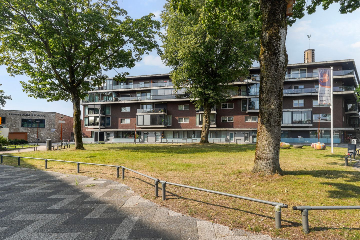 Foto 1 van Banier 72